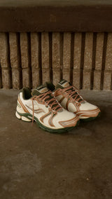 Mens Saucony & Friends ProGrid Triumph 4 (Apricot)