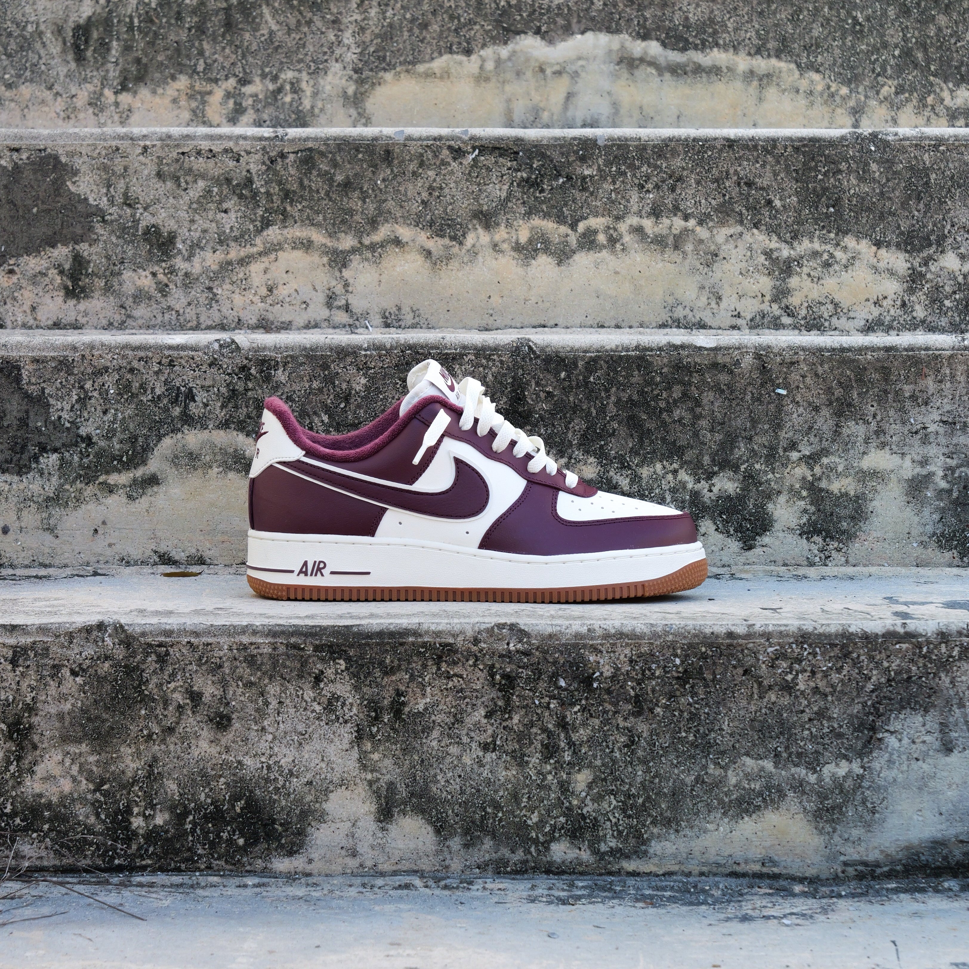 Nike Air Force 1 '07 LV8 (SAIL/MAROON)