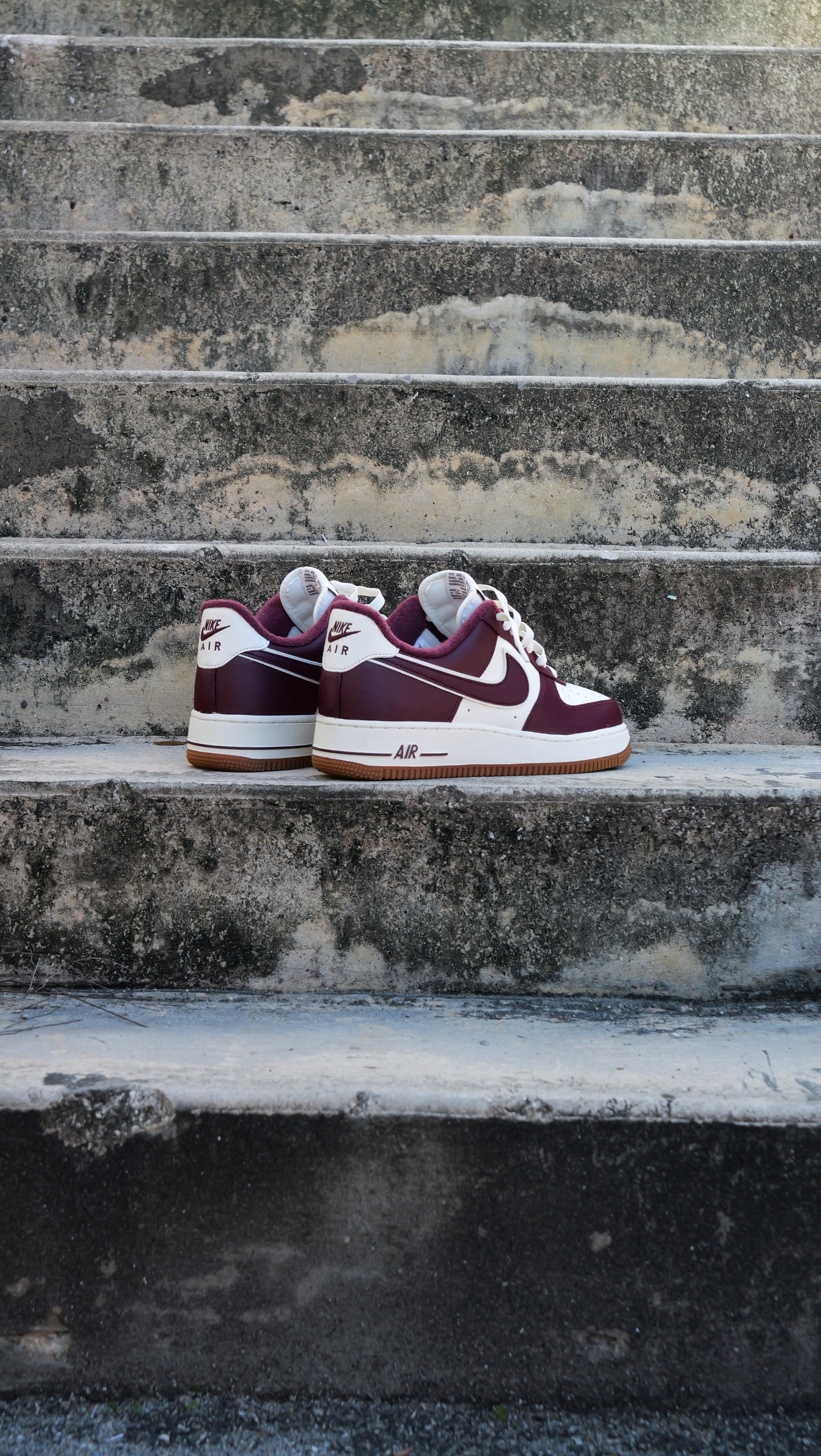 Nike Air Force 1 '07 LV8 (SAIL/MAROON)