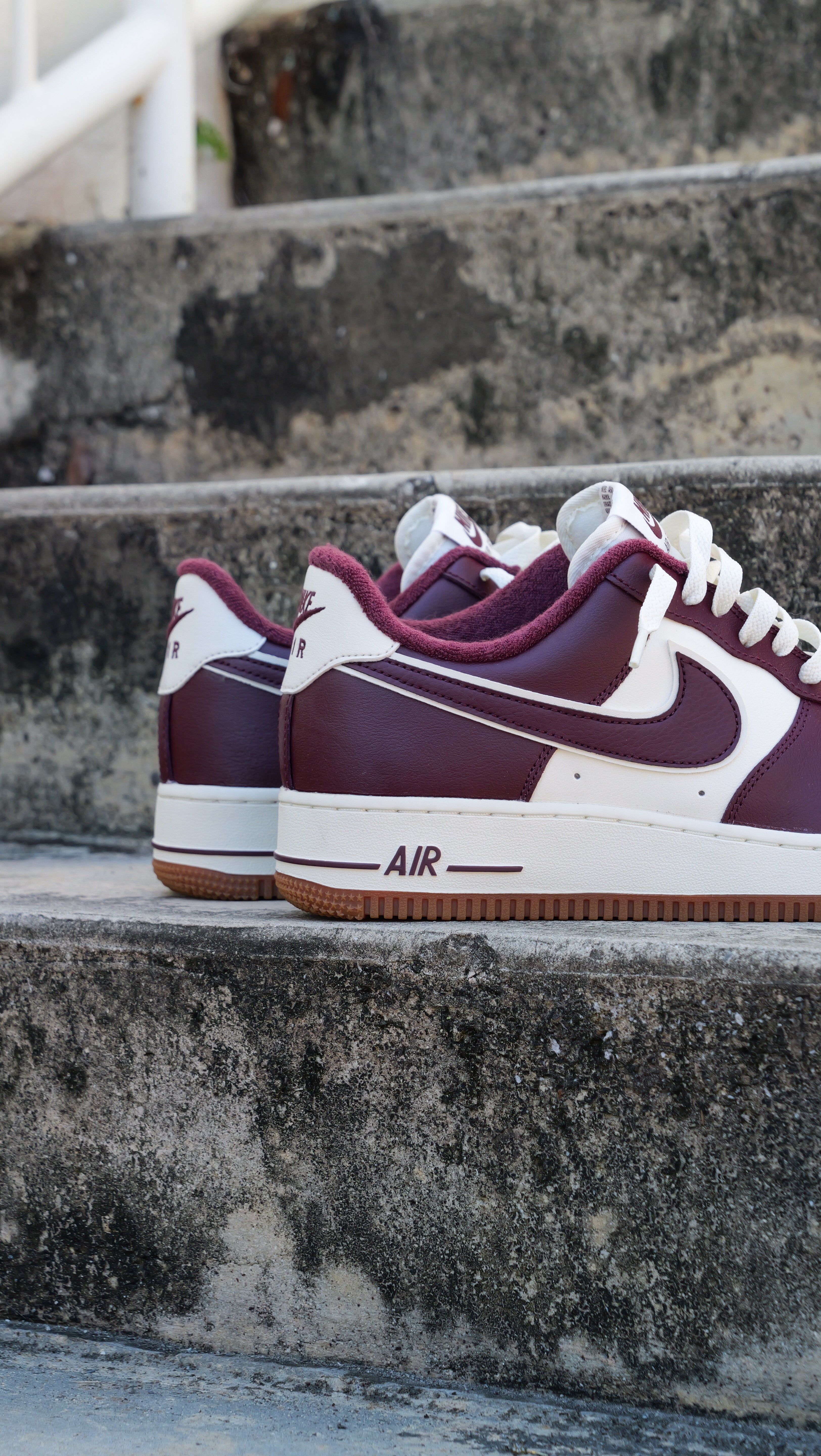 Nike Air Force 1 '07 LV8 (SAIL/MAROON)