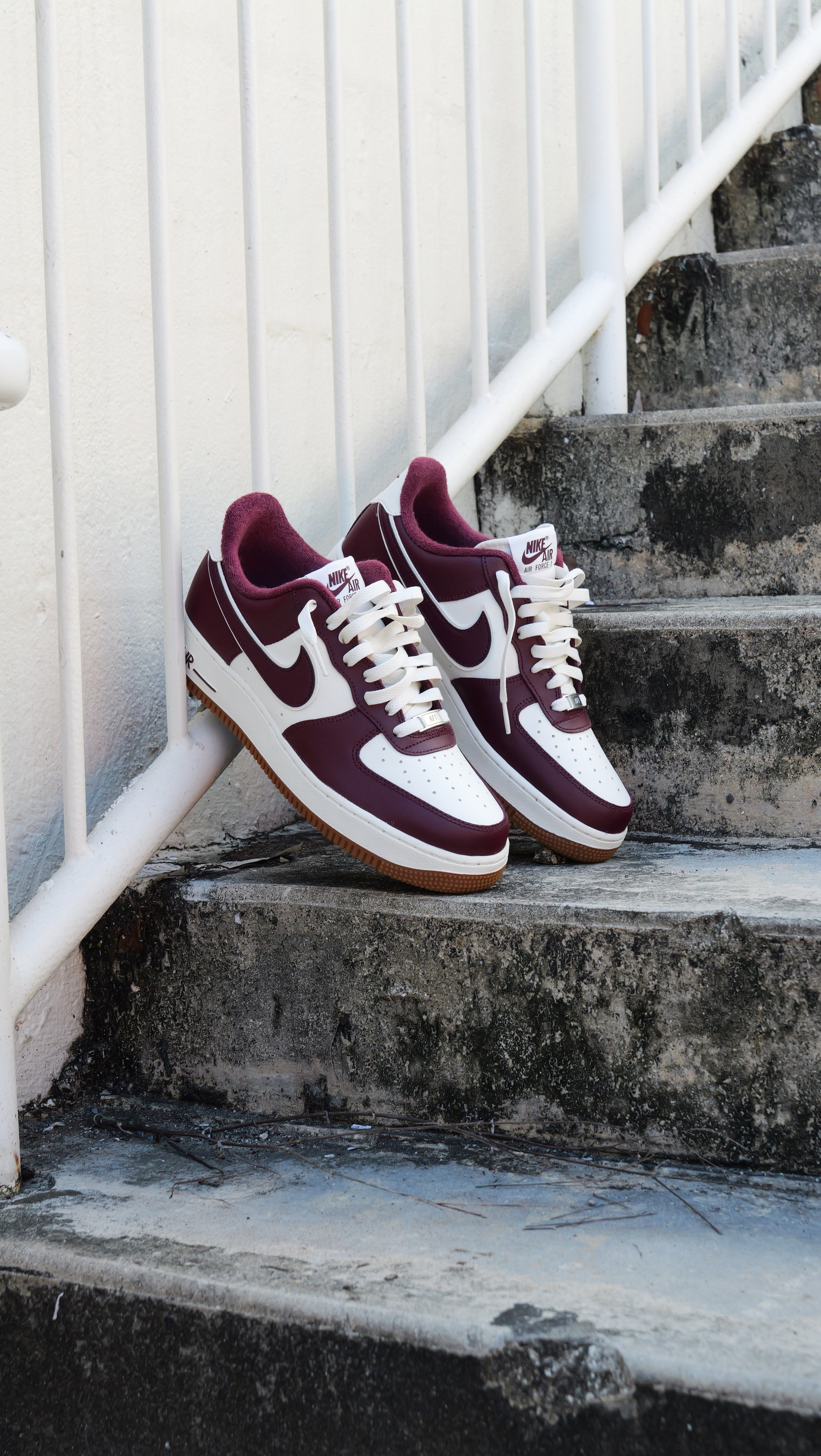 Nike Air Force 1 '07 LV8 (SAIL/MAROON)
