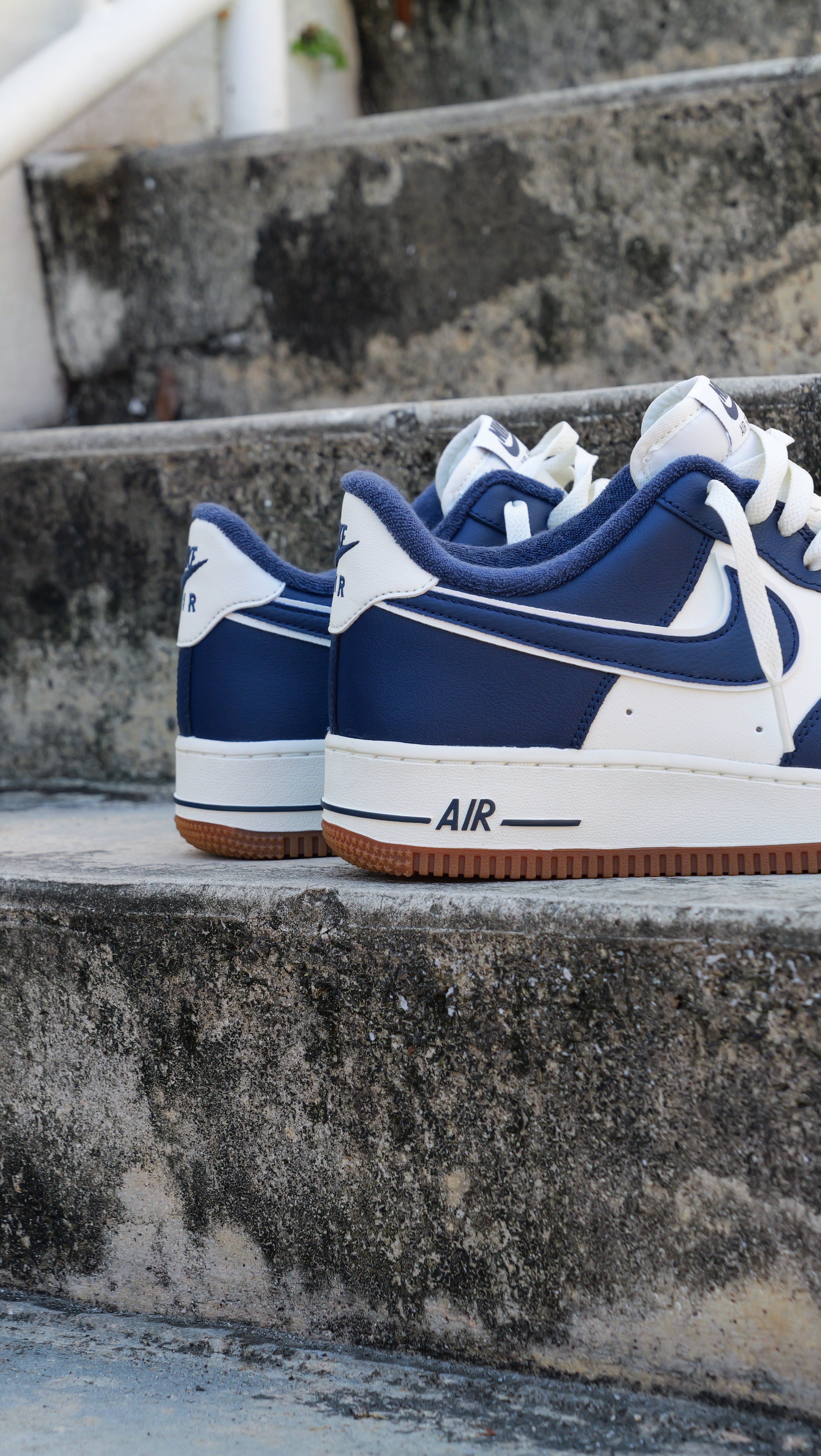 Nike Air Force 1 '07 LV8 (SAIL/NAVY)