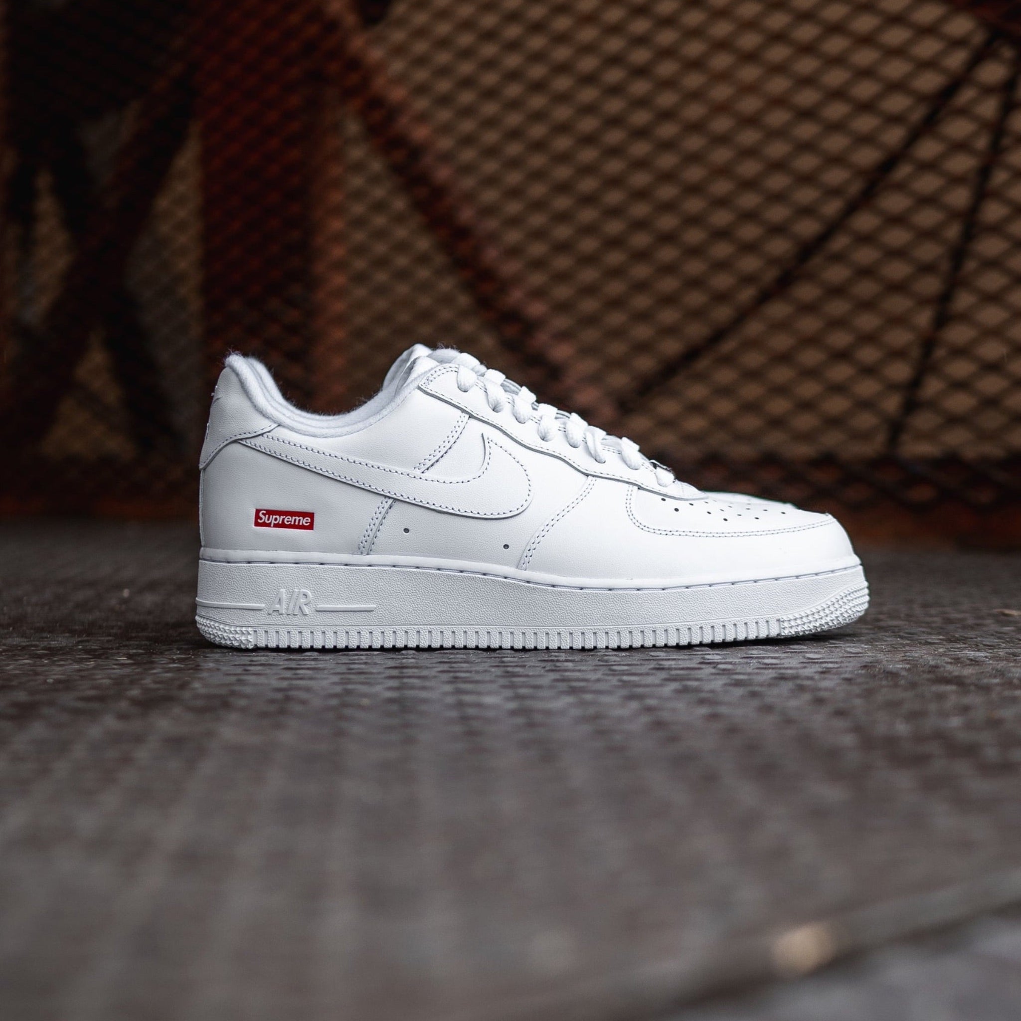 Nike x Supreme Air Force 1 Low SP (White) - Nike