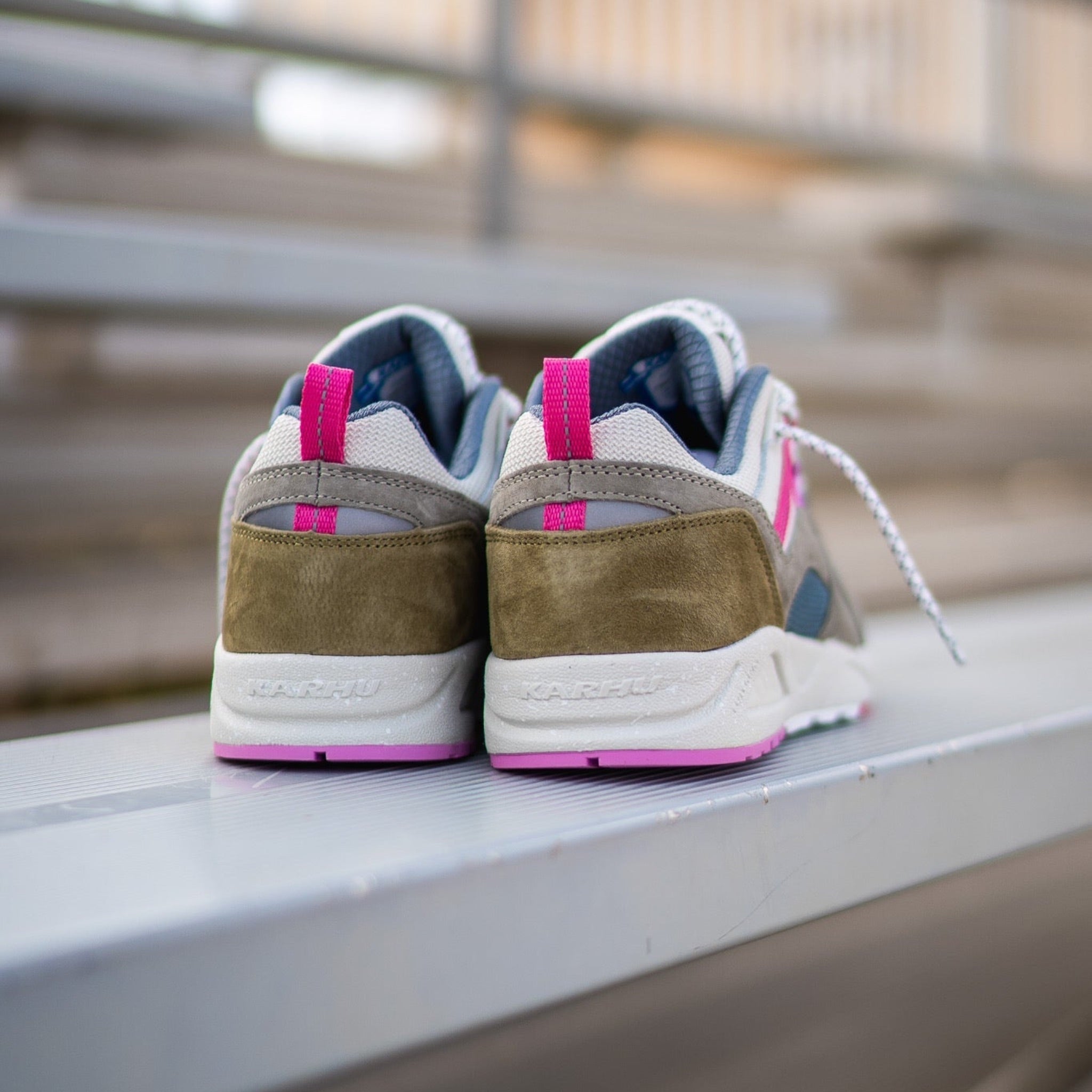 Karhu Fusion 2.0 (Abbey Stone/Pink Yarrow) - Karhu