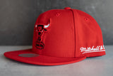 Mitchell & Ness Chicago Bulls Snapback (Red) - Mitchell & Ness